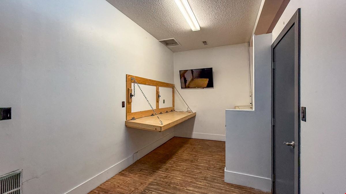 Well Positioned Commercial Unit