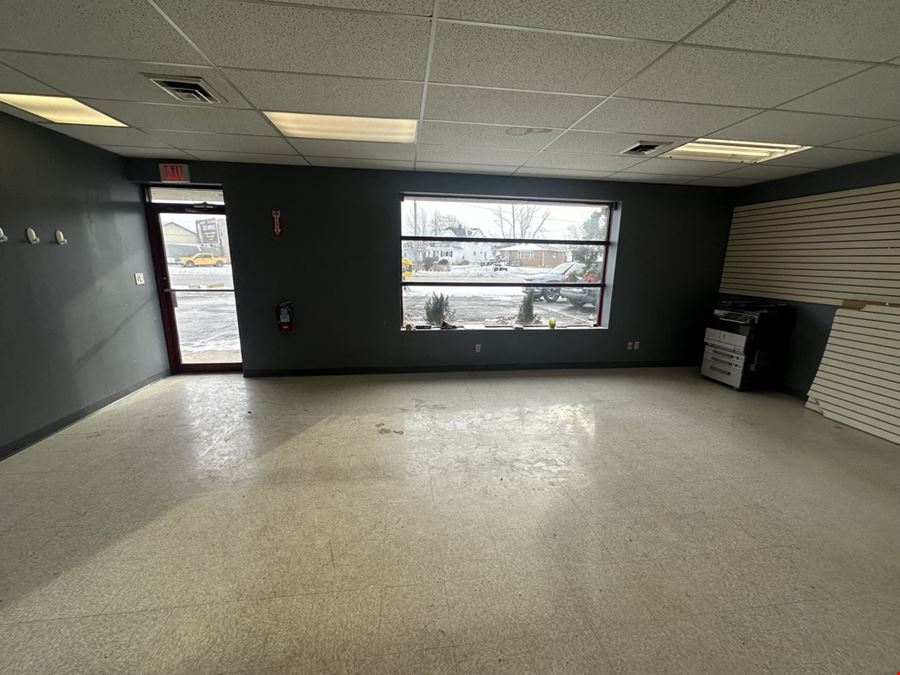642 Sheridan Dr - 1,900+/- SF Retail Space