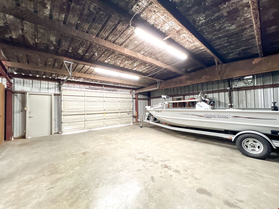 ±4,000 SF Industrial Property with Yard – Multi-Tenant Potential