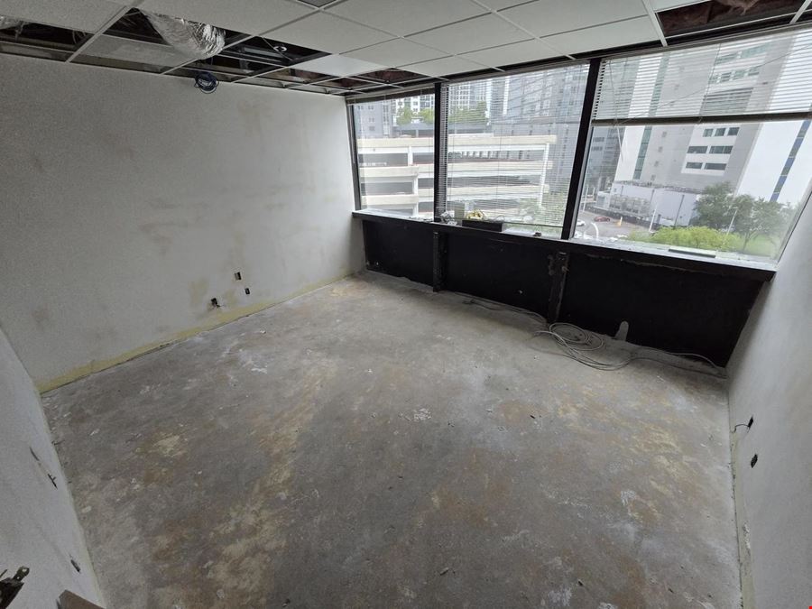 PREMIER OFFICE: Amazing opportunity to lease!