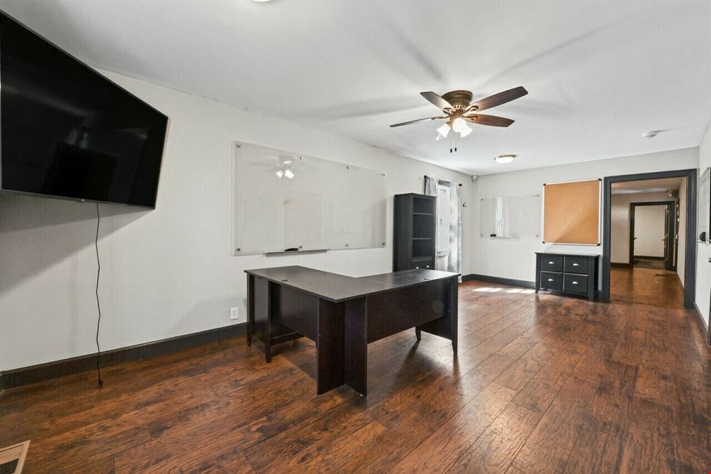 2807 Foster Ave