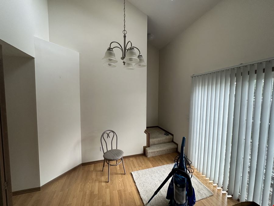 1,274 SF DUPLEX FOR LEASE