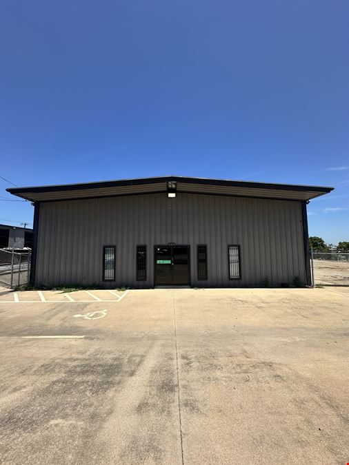 5,000 SF Office/Warehouse w/ Fenced Storage on 1.10 AC