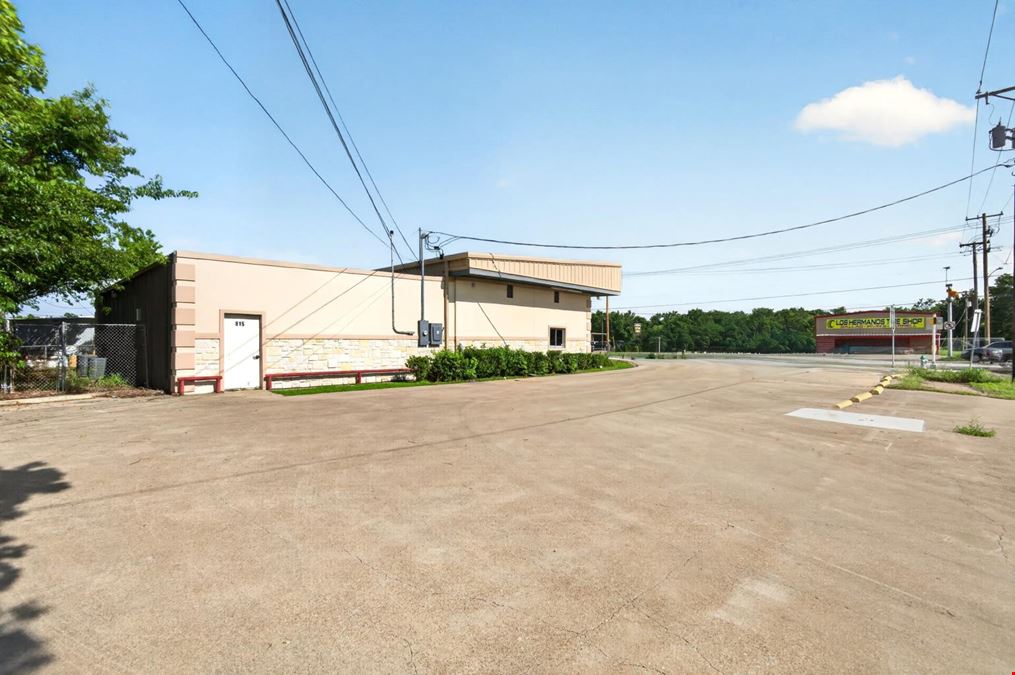 815 E Moore Ave