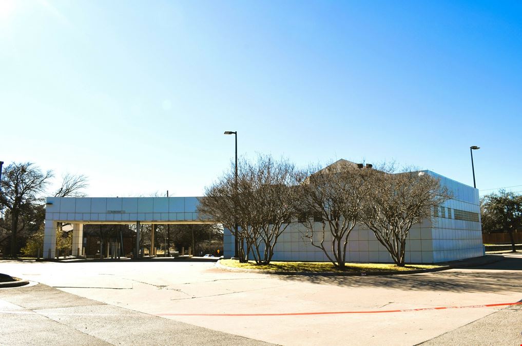 Free Standing Building With Drive Thru Lanes