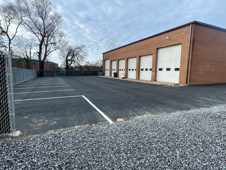 Six Bay Shop Building for Sale/Lease: Former Bennett's Front End Service