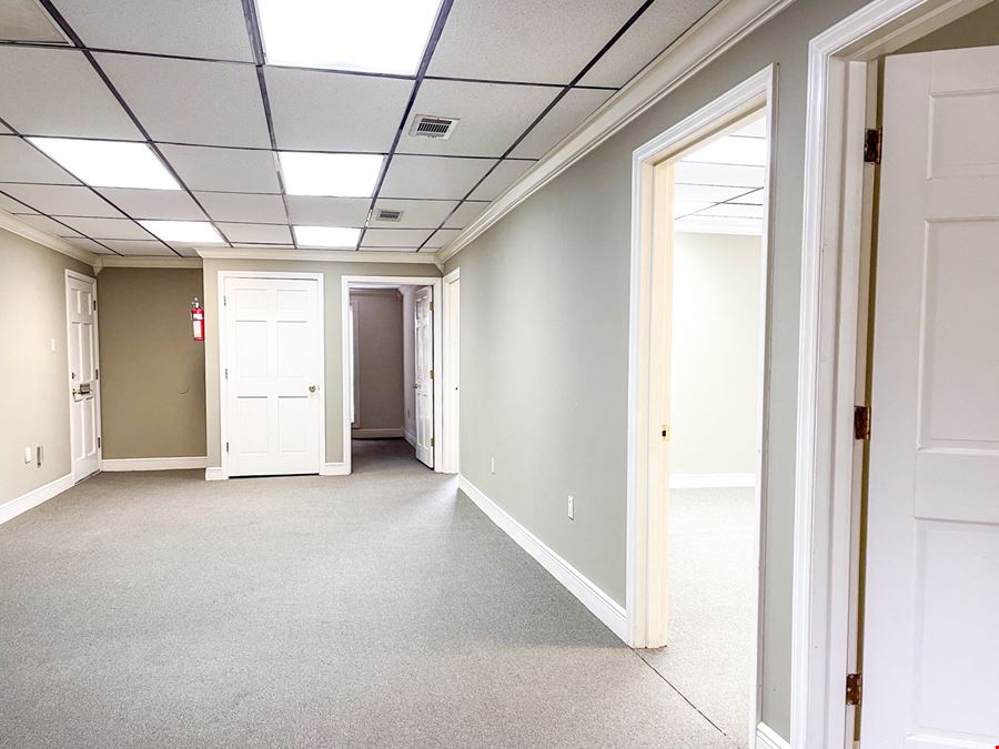 First-Floor Office Suite Off I-10 – Flexible Layout