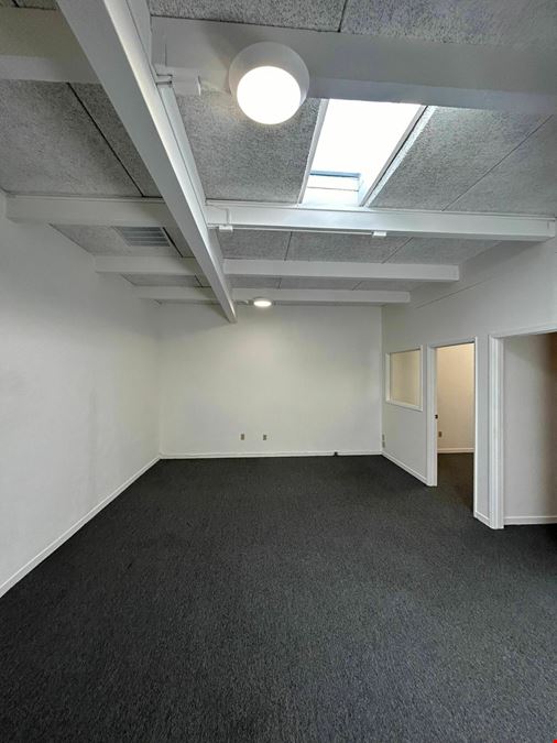 FOR LEASE- MIXED USE RETAIL OFFICE BUILDING ACROSS FROM OAKLAND DMV -TEMESCAL