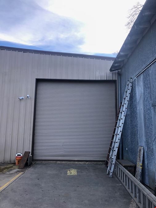 4,140 SF Property For Retail/Industrial Use