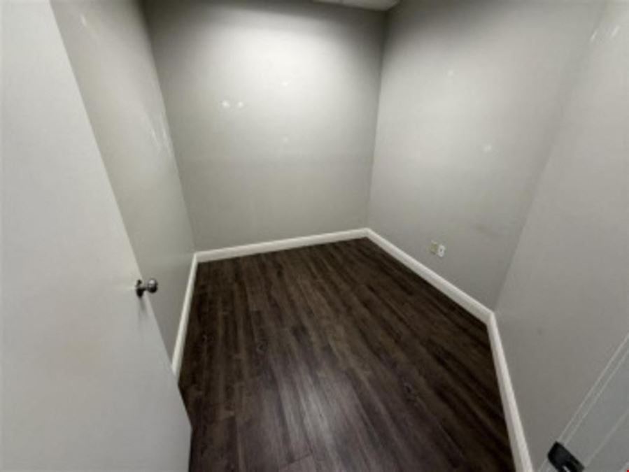 2888 SF Suite 201-202 PROFESSIONAL & MEDICAL OFFICE SPACE FOR LEASE