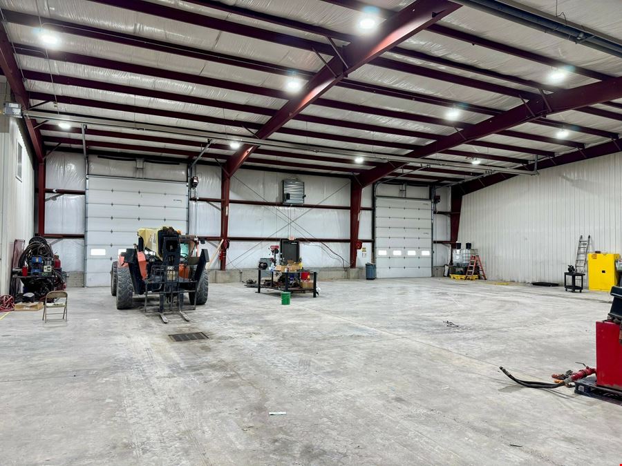 14,800 SF Office/Warehouse on 5.9 AC