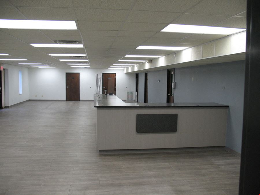 21,980 SF Commercial Industrial Building With Offices & Showroom