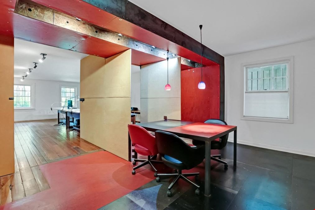 216 E. Gaston Street, Garden Level
