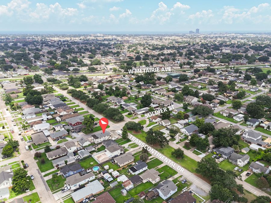 ±845 SF First Floor Office Suite with Parking Near Airline Dr