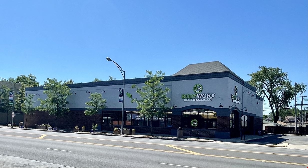 Free Standing Retail Building with on Site Parking