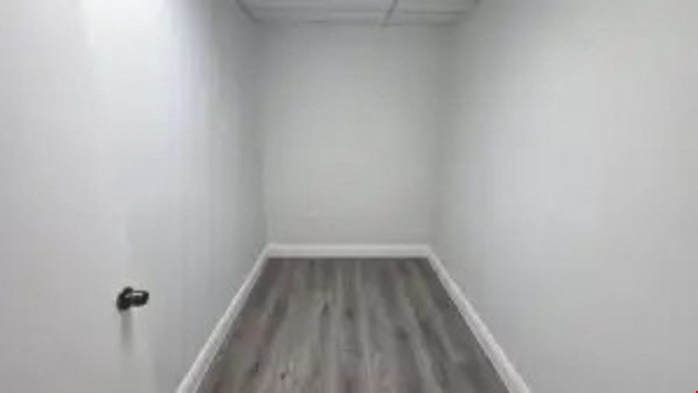 924 SF Suite 223 PROFESSIONAL & MEDICAL OFFICE SPACE FOR LEASE