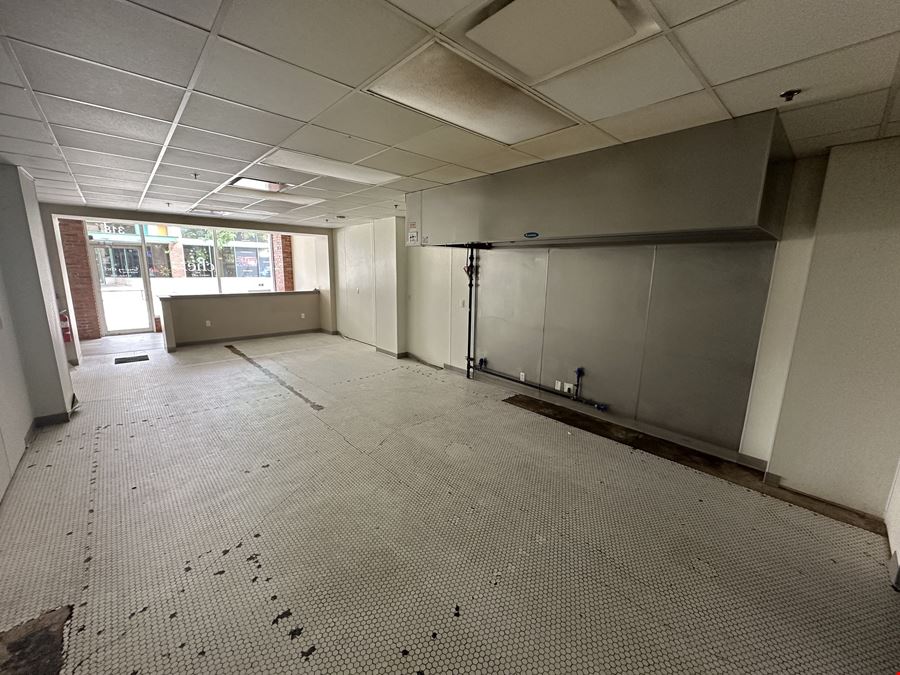 318 Park Central E - Suite 105